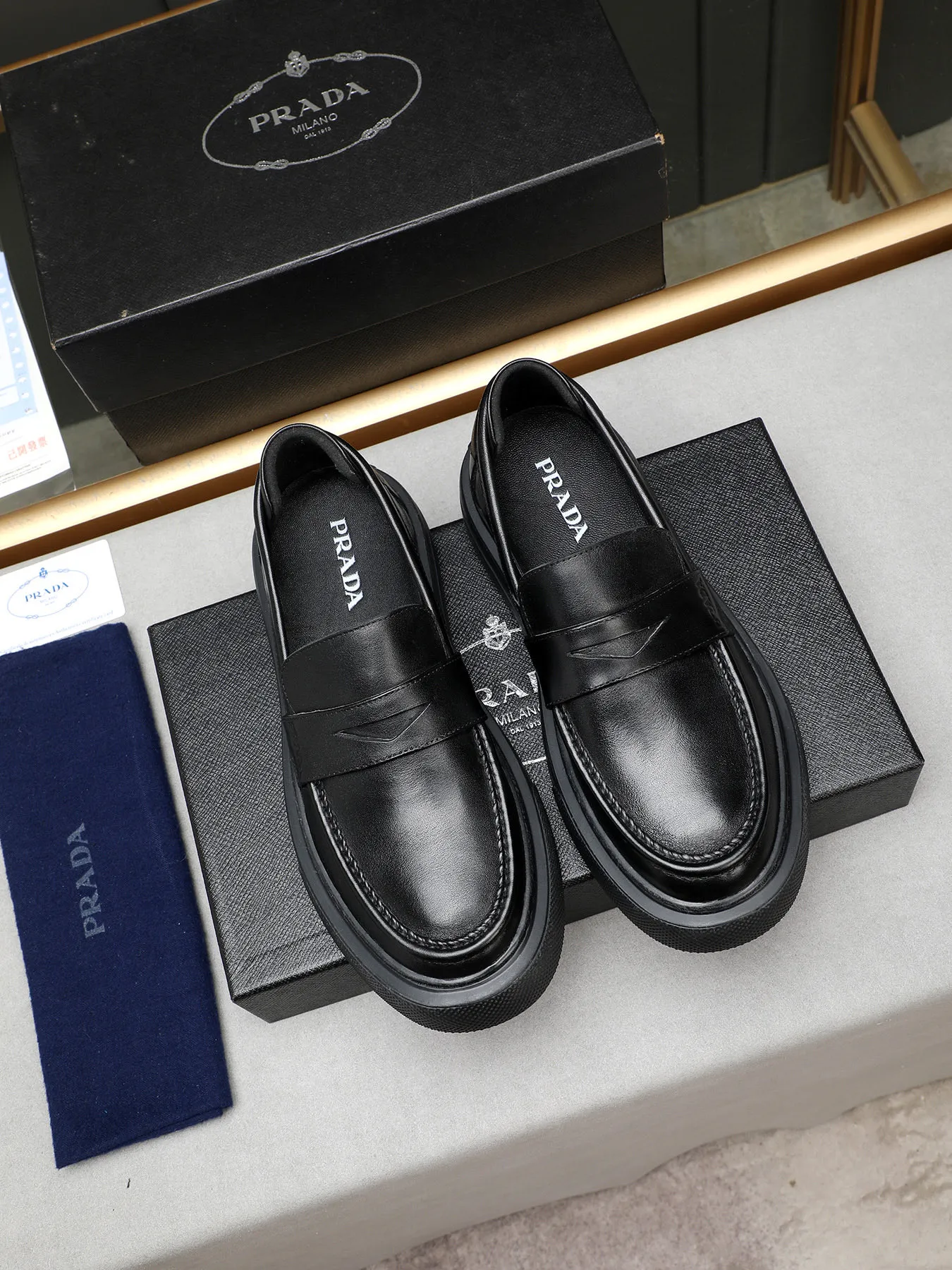 Men's Men's Shoes 💰500 Prada/Prada Men's new casual shoes, this upper is made of imported calfskin + sheep lining! The outsole is made of non-slip foam outsole, which feels good on your feet and is a fashionable and stylish item!  Size: 38-44 (45 customized)